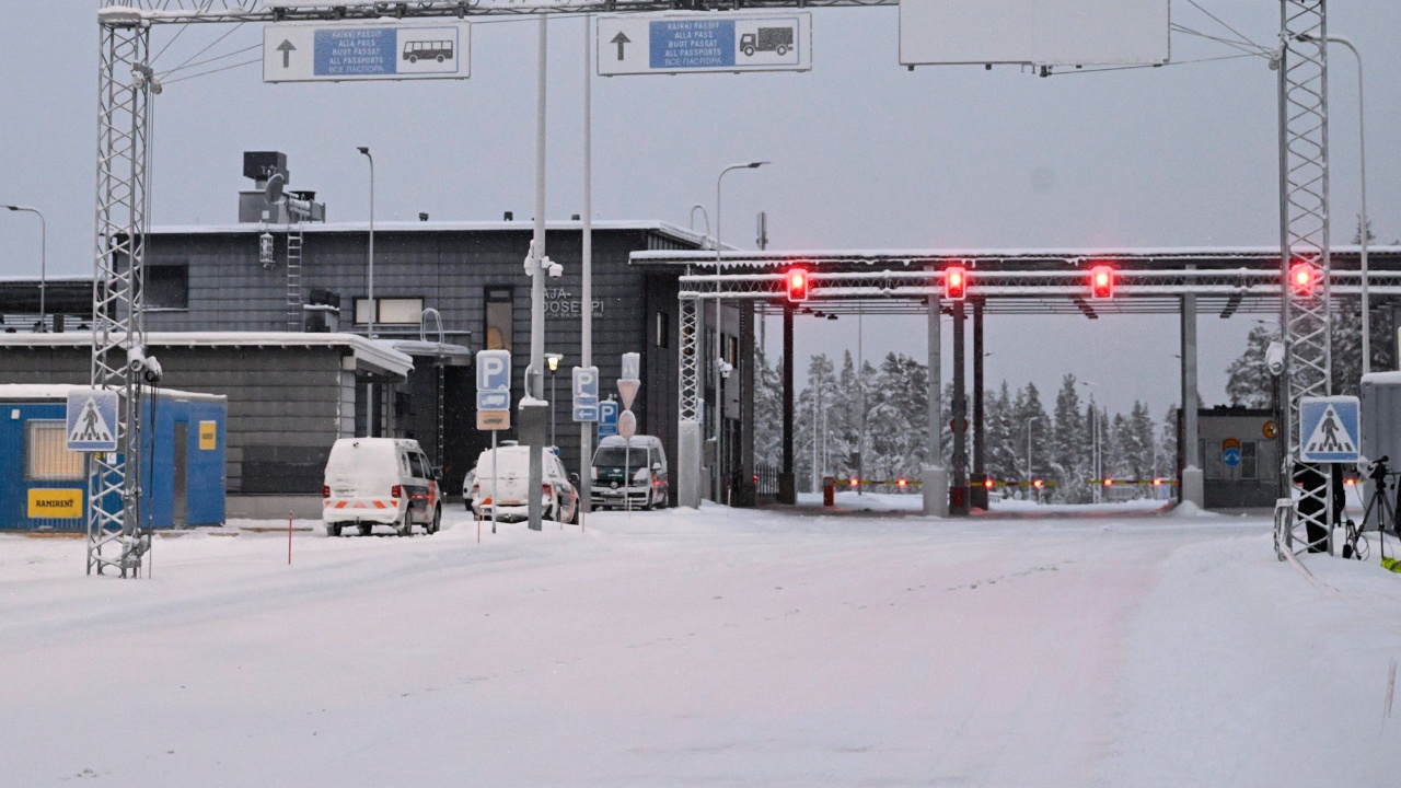 Финляндия закрывает границу с России минимум на две недели