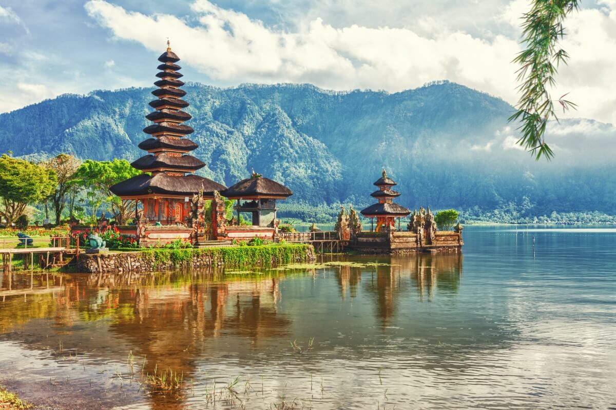 Индонезия отказывается от туристического налога