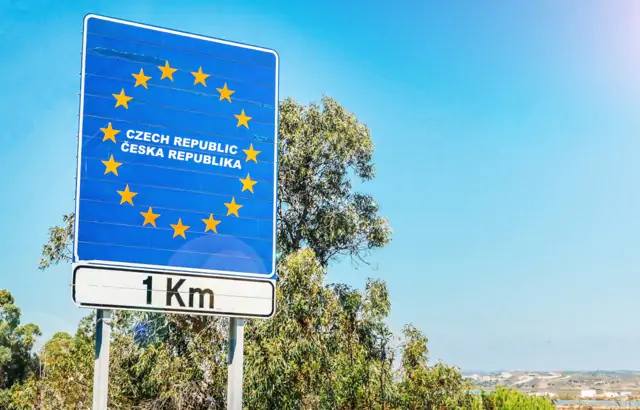 Чехия будет проводить проверку паспортов на наземной границе